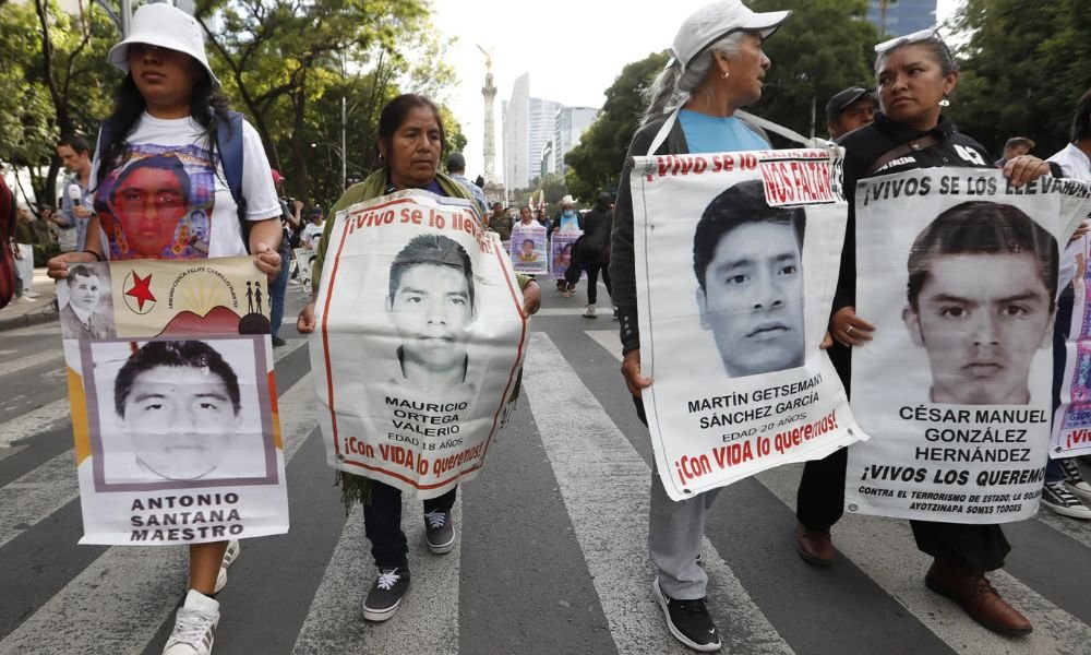 Ayotzinapa: padres de los 43 rompen diálogo con AMLO tras reunión sin respuestas