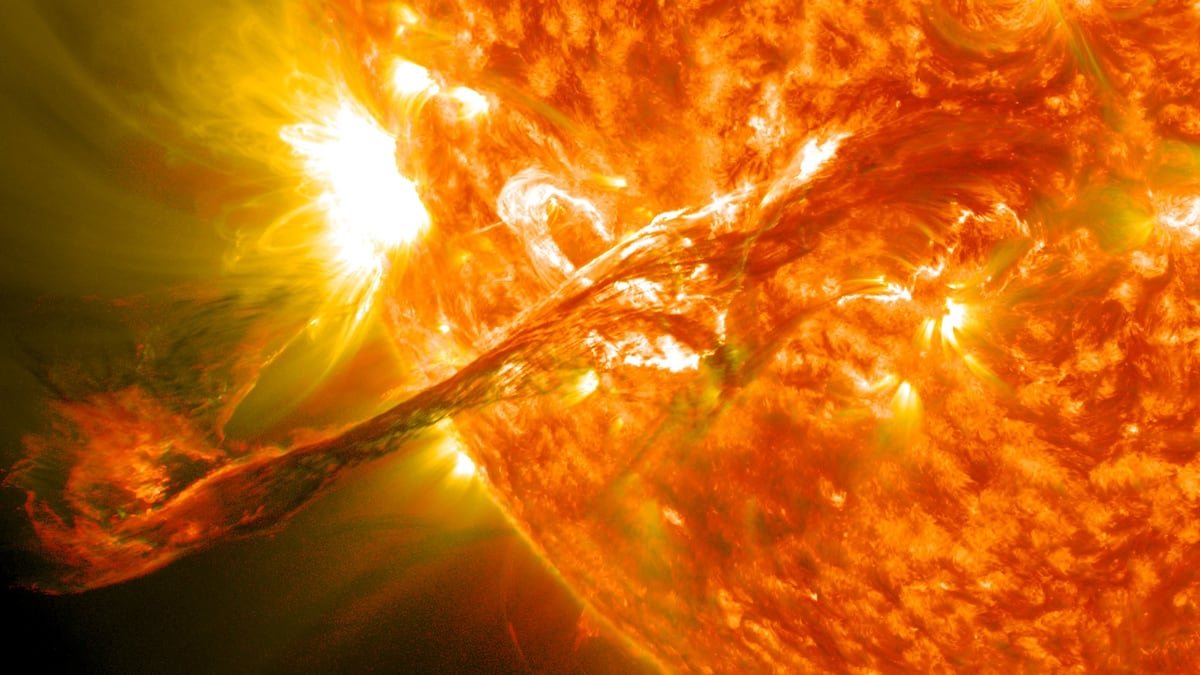 Fuerte llamarada solar de categoría X genera preocupación entre especialistas