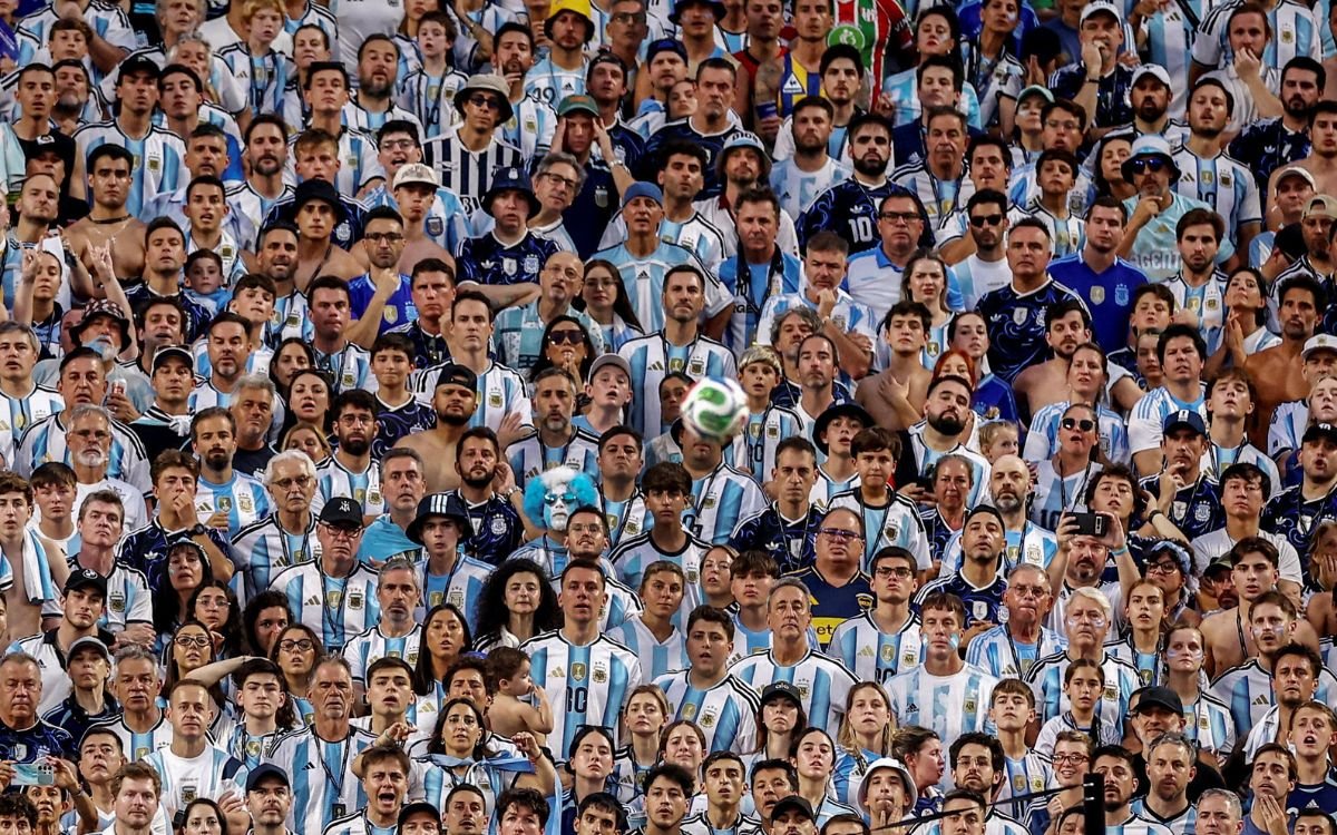 AFA cuestiona sanciones de la FIFA y apuesta por un público mejorado
