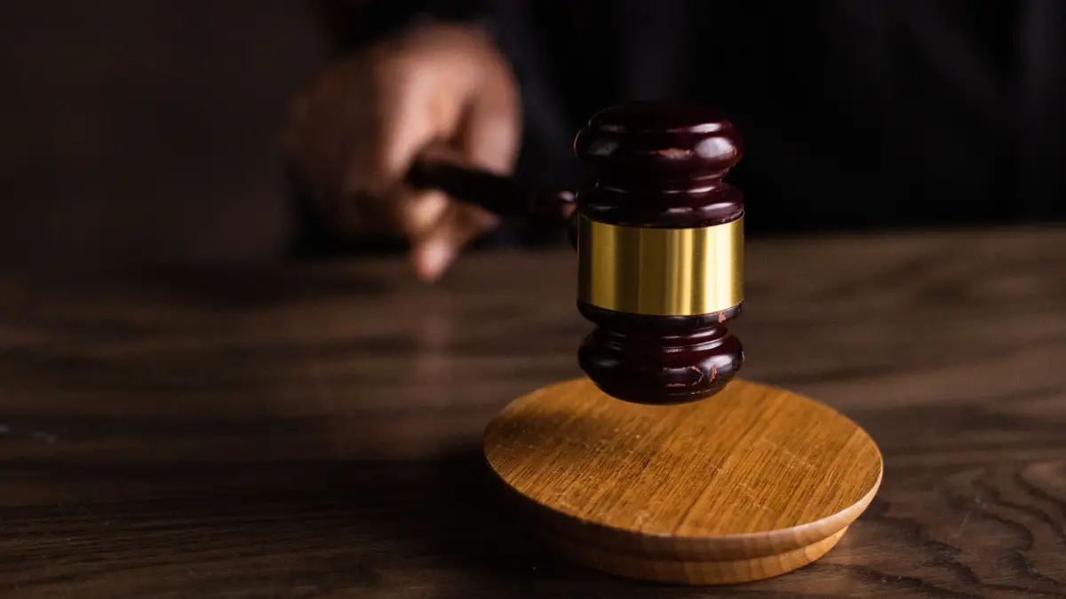 Juez de Chihuahua detenido tras cambio de prisión preventiva a domiciliaria