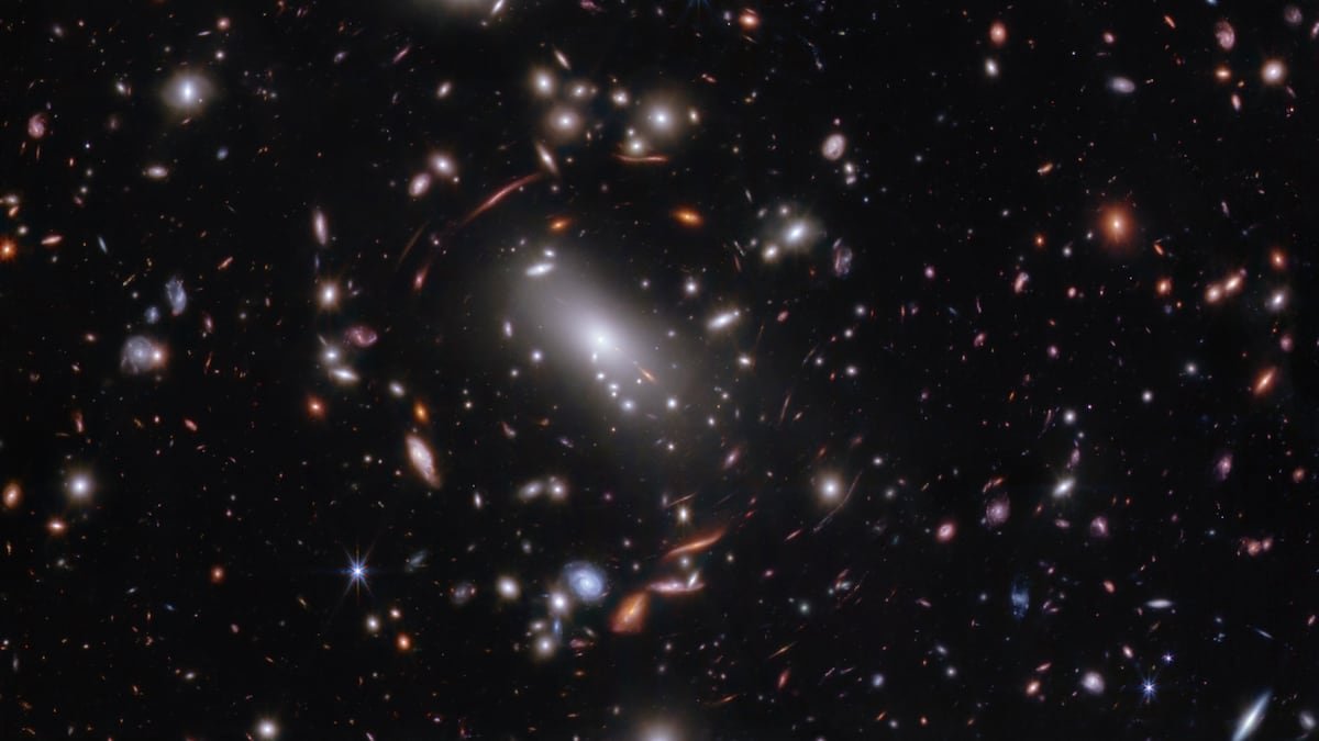 Un misterioso hallazgo sobre materia oscura podría cambiar el universo